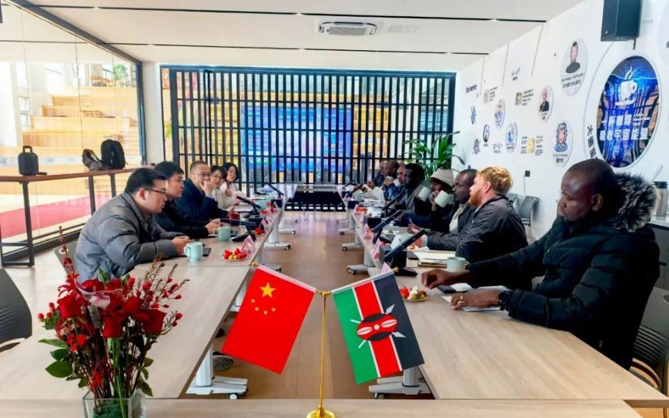 Jüngste Firmenblogs über Die Delegation der kenianischen Regierung besucht BENENV zur Inspektion